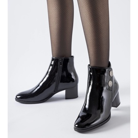 Czarne lakierowane botki na niskim słupku Guido 1