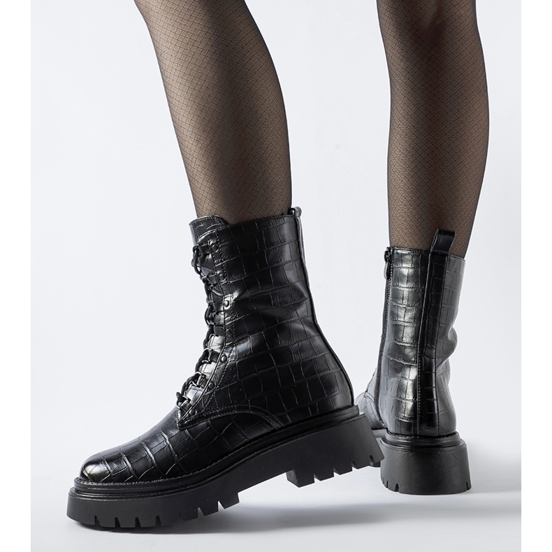 Czarne lakierowane ocieplane trapery Cressac 1