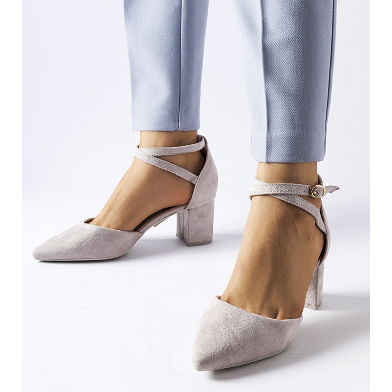 Szare czółenka na niskim słupku Florina 1