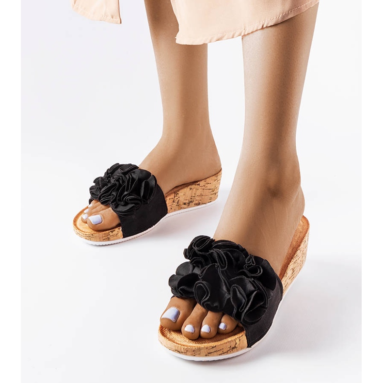 Czarne klapki na koturnie Estella 1