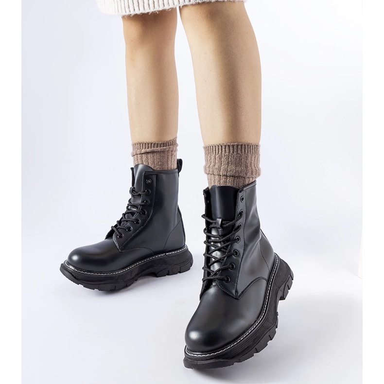 Czarne workery na masywnej podeszwie Borsano 1