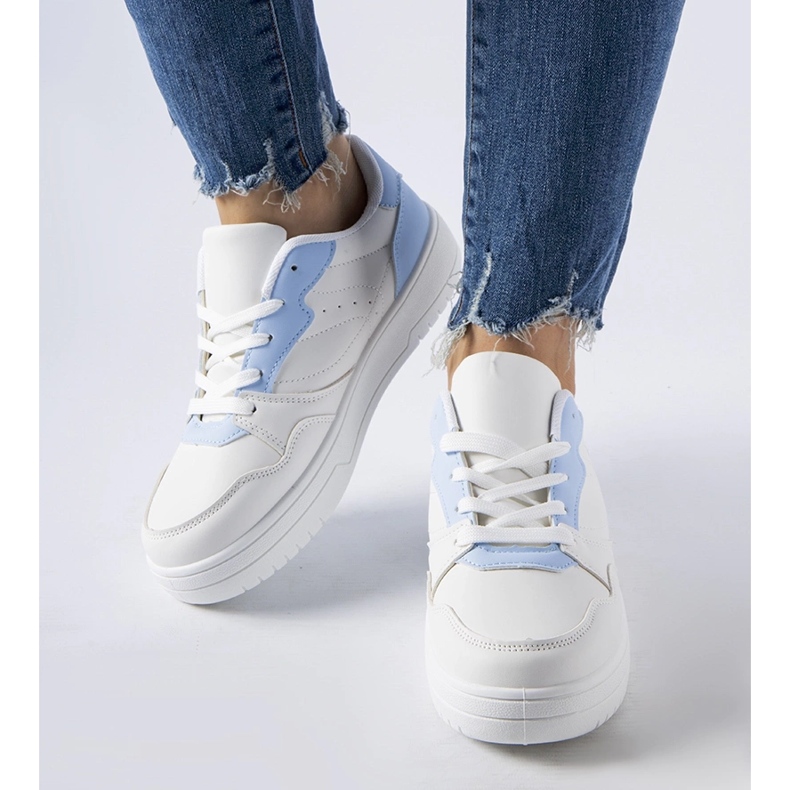 Białe sneakersy z niebieskim akcentem Fournie 1