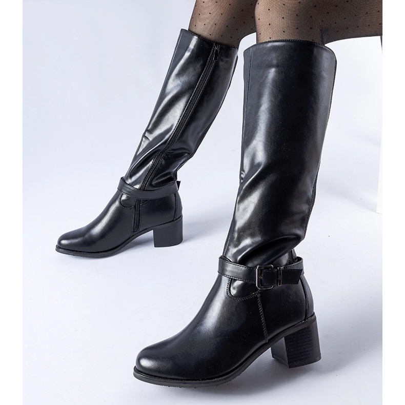 Czarne kozaki z ozdobna sprzączką Ernest 1