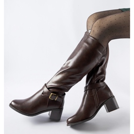 Ciemnobrązowe kozaki z ozdobna sprzączką Ernest 1