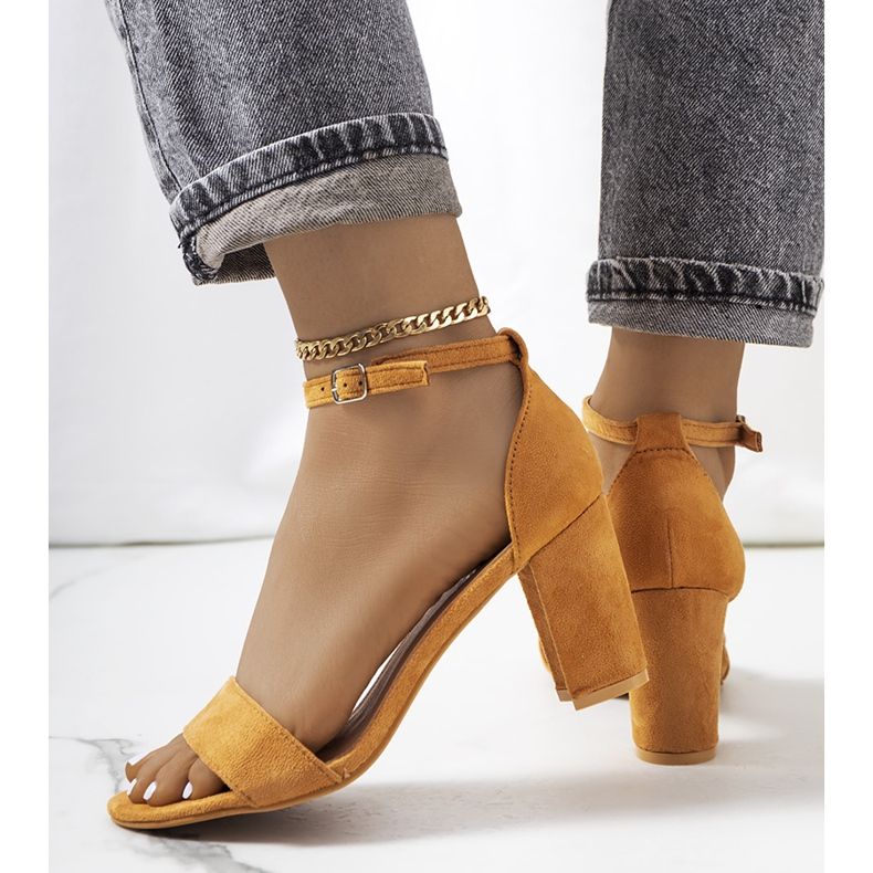 Brązowe sandały na słupku Karella wielokolorowe 1