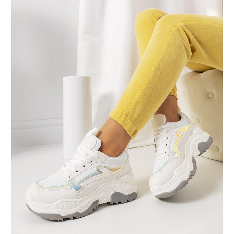 Beżowe sneakersy Gossett białe 1