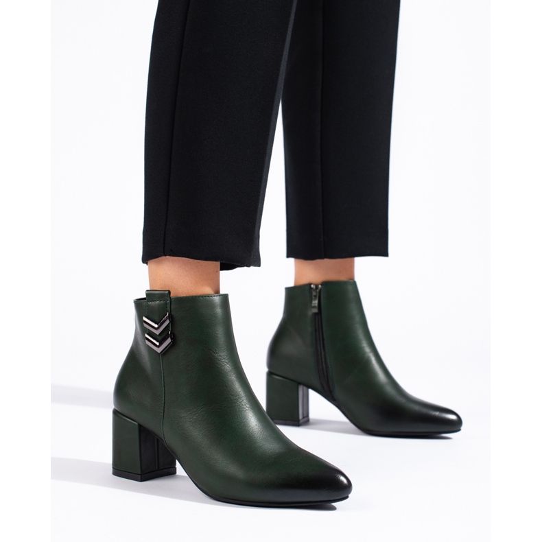 Eleganckie klasyczne ciemnozielone botki na słupku Daszyński 1