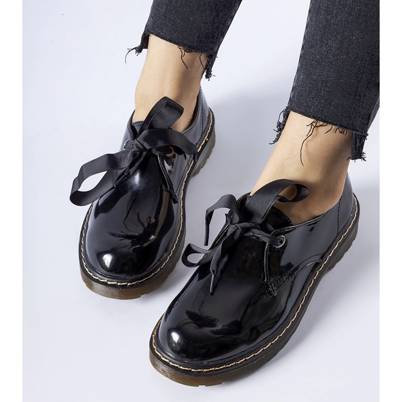 Czarne lakierowane półbuty z kokardką Rodriguez 1