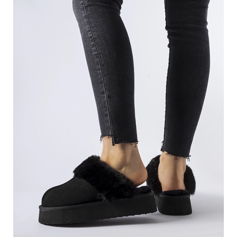 Czarne ocieplane kapcie z futerkiem Andonno 1