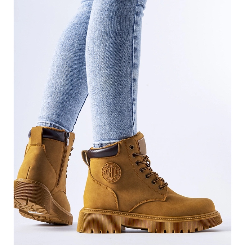 Klasyczne brązowe ocieplane workery Tricase 1