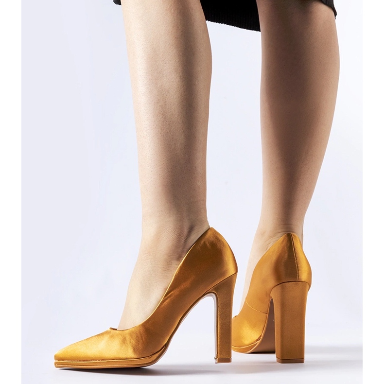 Brązowe satynowe czółenka na słupku Rivers 1