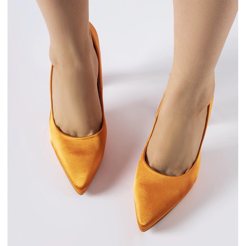 Pomarańczowe satynowe czółenka na słupku Rivers 1