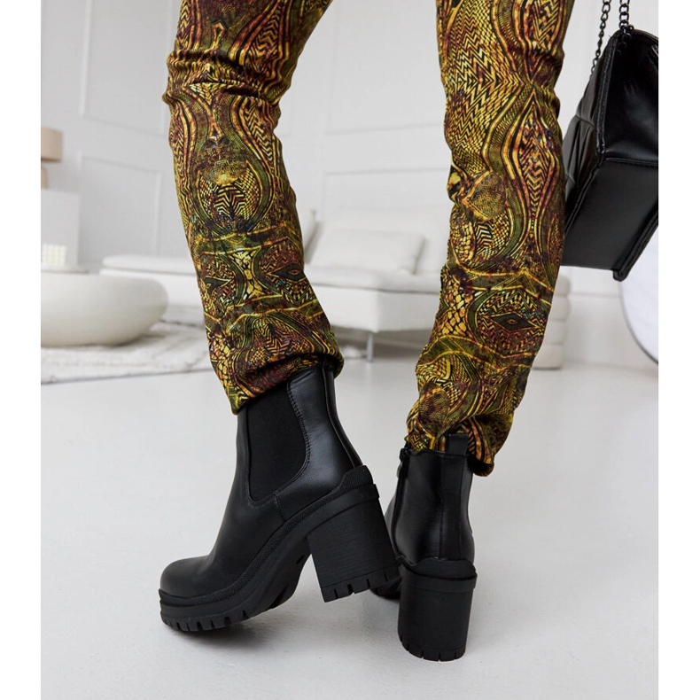 Czarne botki na niskim słupku Layman 1