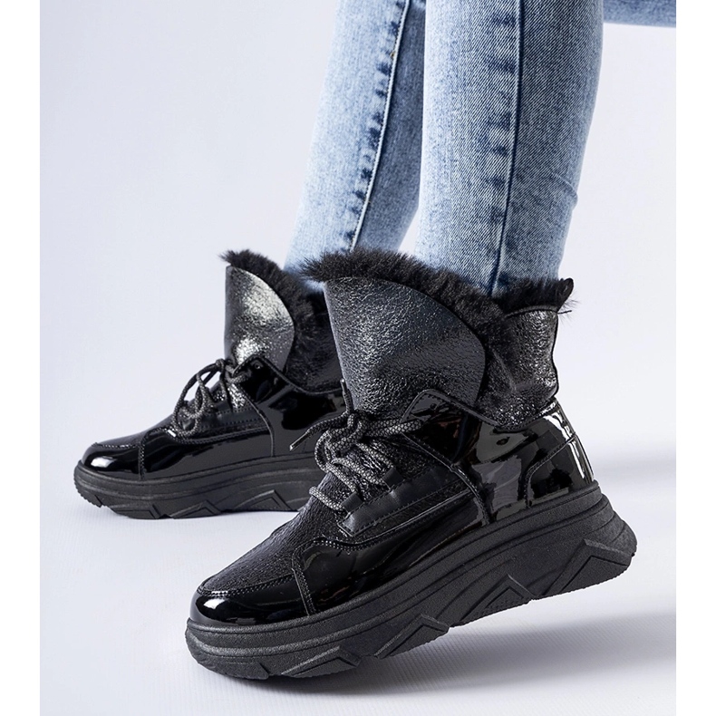 Czarne ocieplane lakierowane śniegowce Stringer 1