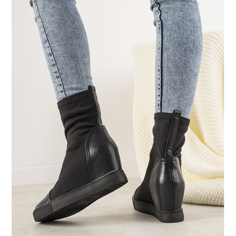 Czarne elastyczne sneakersy na koturnie Partida 1