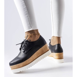 Czarne ażurowe półbuty na koturnie Laurent 2