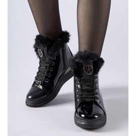 Czarne sneakersy ocieplane futerkiem Lubriano 1