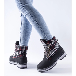 Czarne trapery zdobione kratką Dino 1