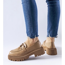 Beżowe mokasyny zdobione klamerką Cava beżowy 1