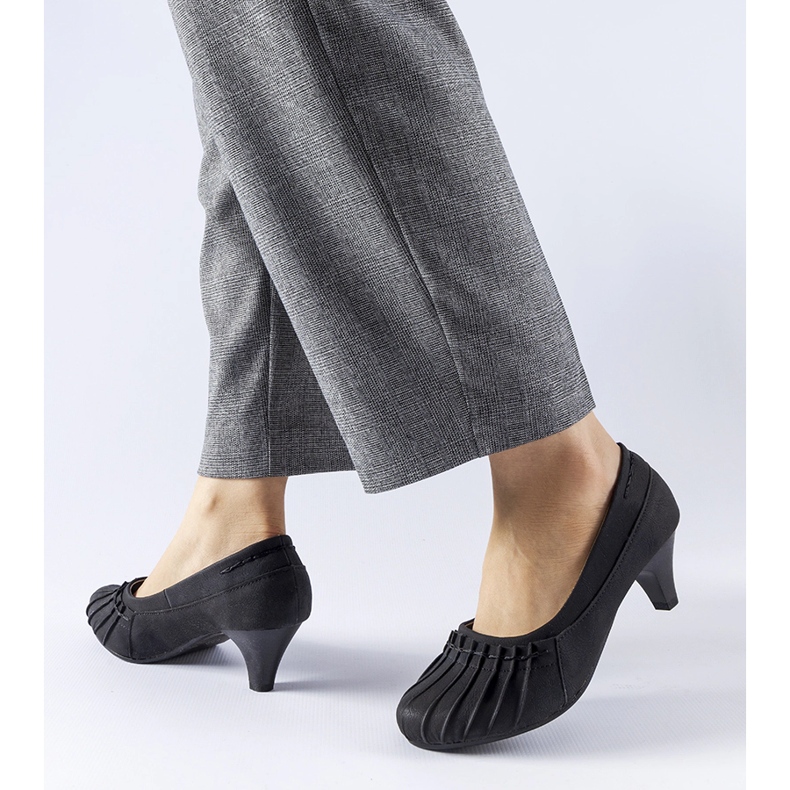 Czarne czółenka z marszczeniem Santro 1