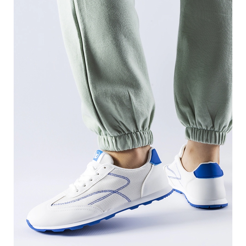 Białe sportowe sneakersy Pinarella 1