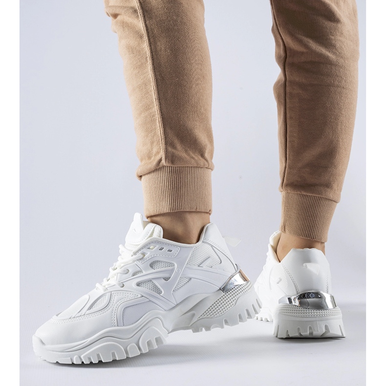 Białe sportowe sneakersy Cislago 1