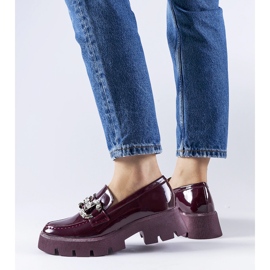 Bordowe lakierowane mokasyny z cyrkoniami Cezet czerwone 1