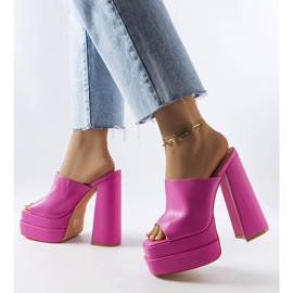 Różowe klapki na wysokim słupku Mertzon 1