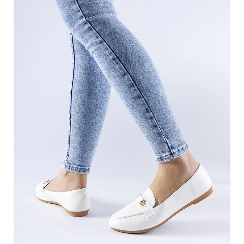 Białe mokasyny z klamerką Velino 1