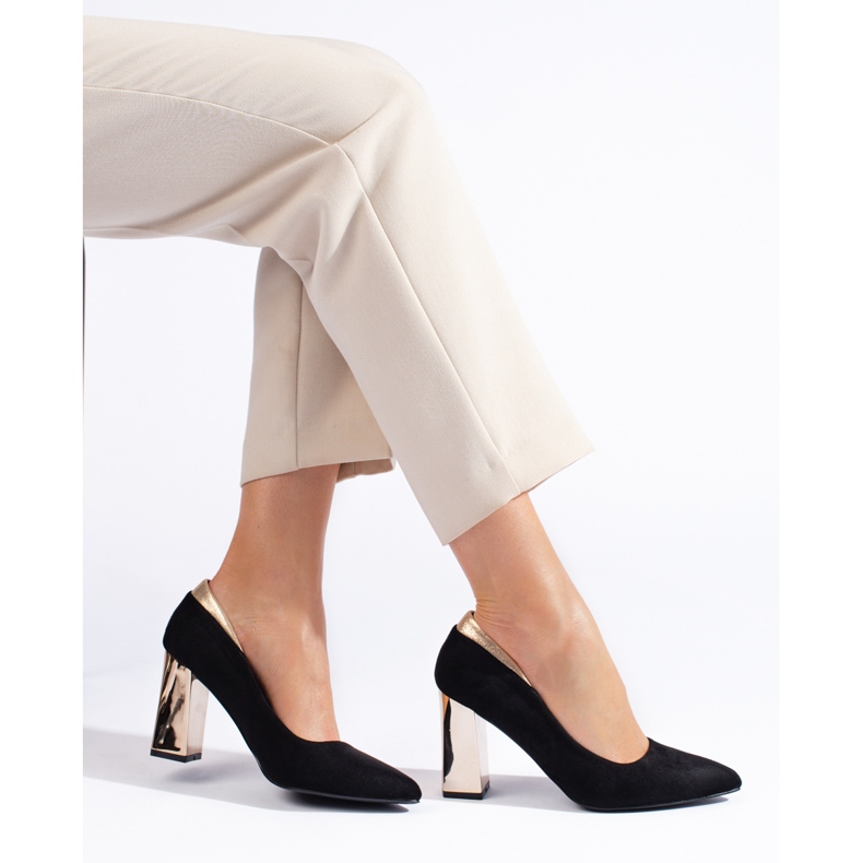 Czarne zamszowe czółenka na słupku 2