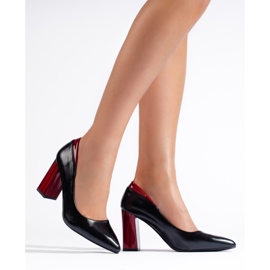 Czarne czółenka na słupku 1