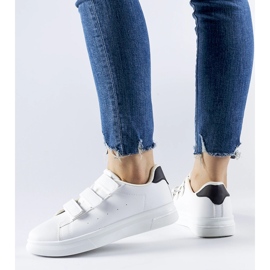 Białe sneakersy zapinane na rzepy Paré 1