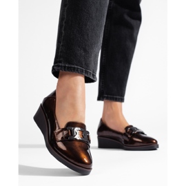 W. Potocki Lakierowane półbuty damskie Potocki na niskiej koturnie brązowe 1