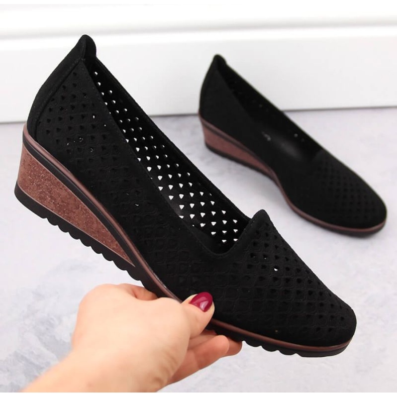 Zamszowe półbuty na koturnie Potocki W WOL206 czarne 1