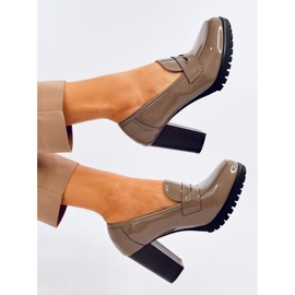 Mokasyny lakierowane na obcasie Jeffis Khaki beżowy 2