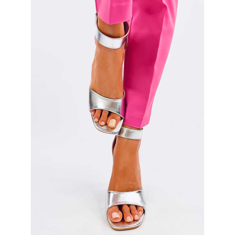 Sandałki na obcasie z paskiem Ellen Silver srebrny 1