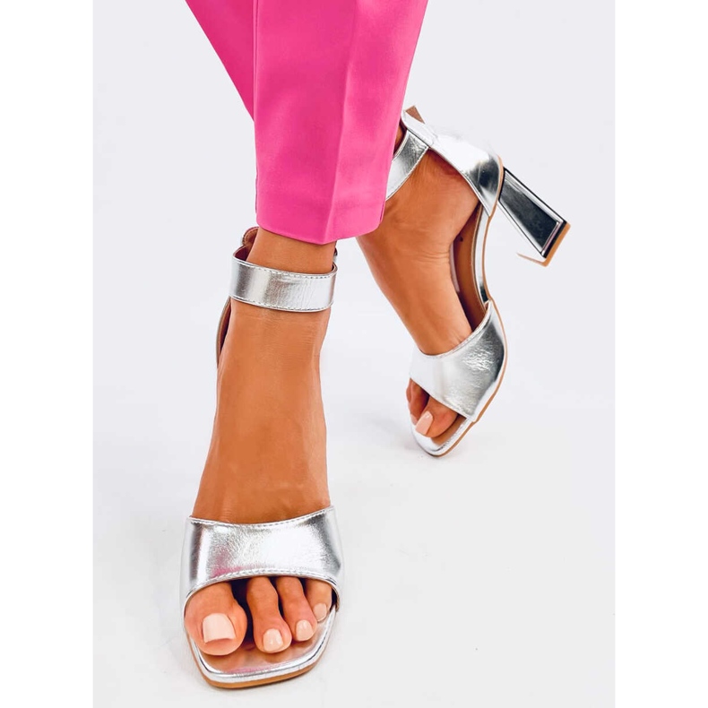 Sandałki na obcasie z paskiem Ellen Silver srebrny 2