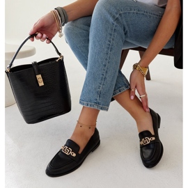 Czarne mokasyny zdobione łańcuszkiem Kuens 1