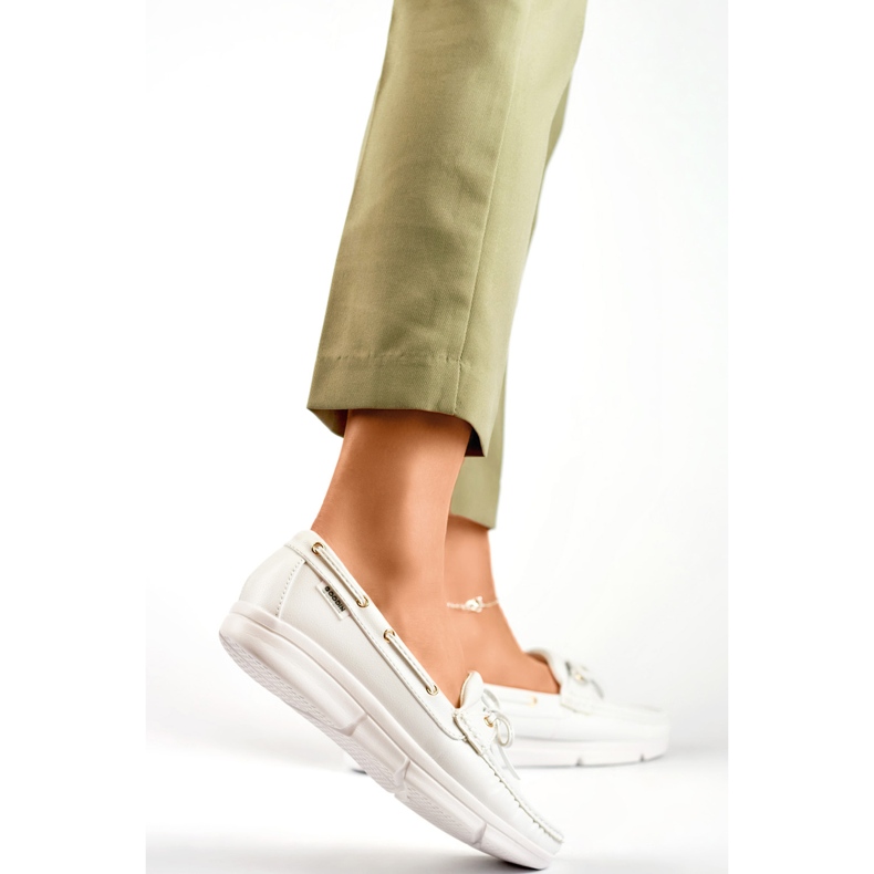 Wygodne mokasyny damskie w kolorze białym komfortowe mokasyny damskie białe 1