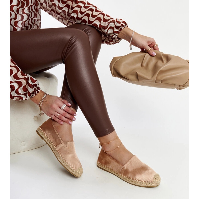 Beżowe espadryle z połyskiem na platformie Caithlin beżowy 1