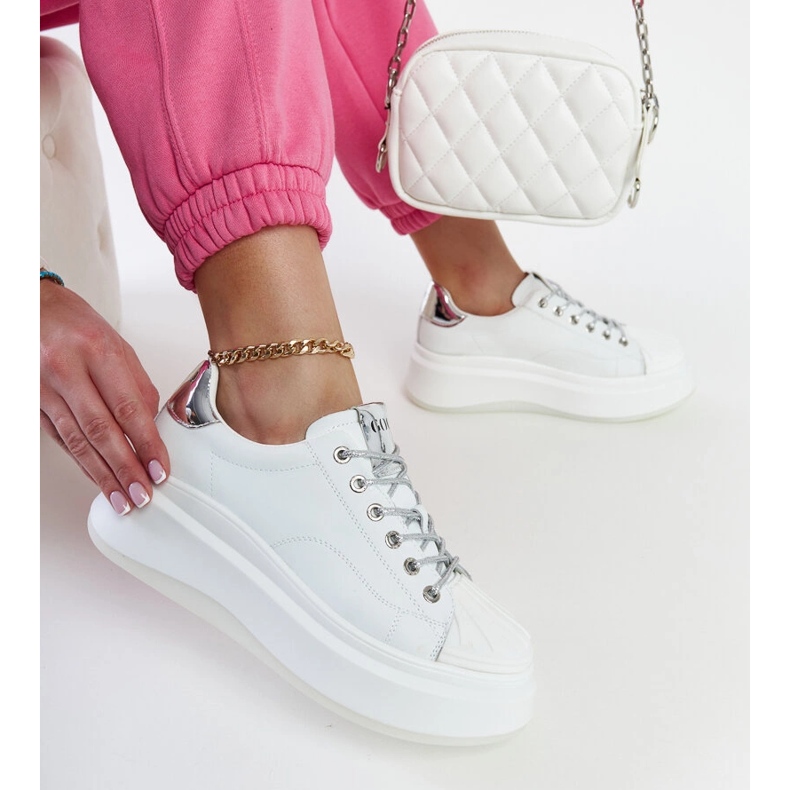 Białe sneakersy na platformie GOE NN2N4033 1