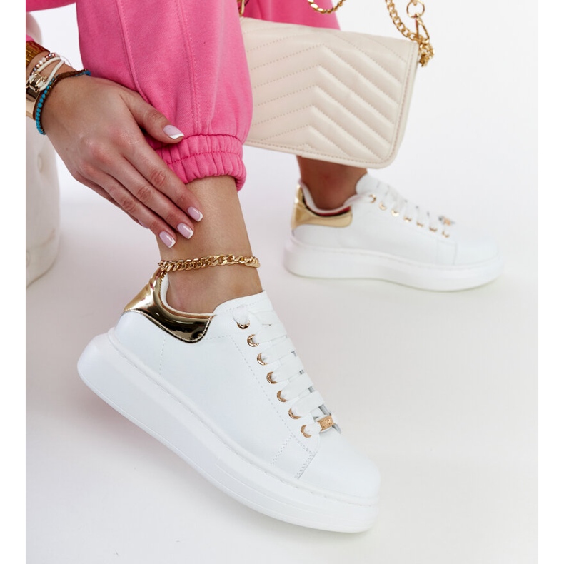 Białe sneakersy na platformie GOE LL2N4011 1