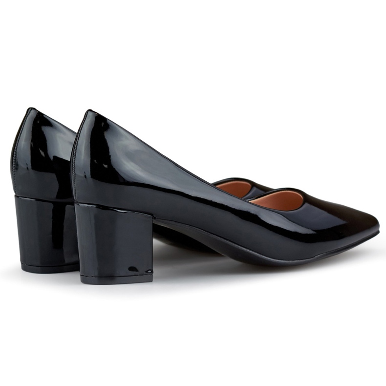 Lakierowane czarne czółenka w szpic na niskim obcasie 1