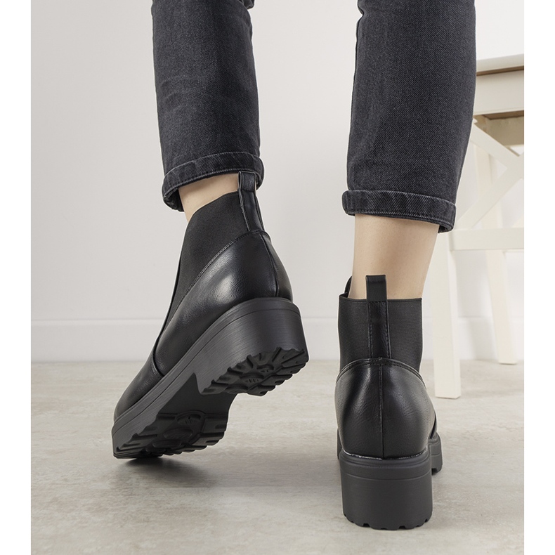 Czarne botki klasyczne z gumką Santacruz 1