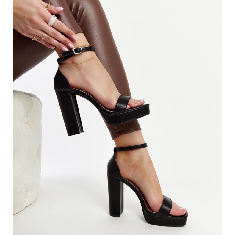 Czarne sandały na wysokim słupku Nariman 1