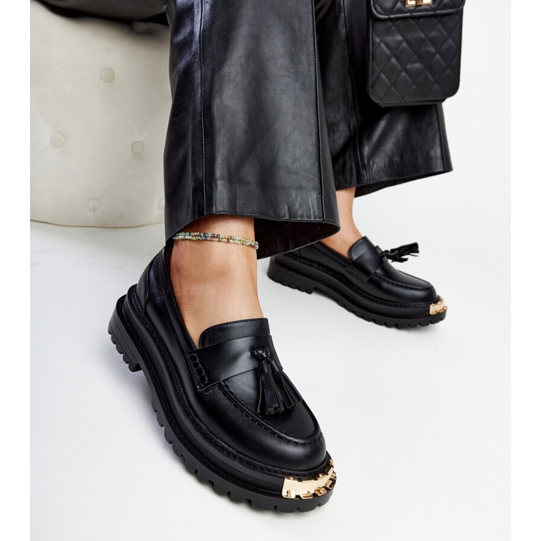 Czarne masywne mokasyny ze złotymi wstawkami Tuga 1