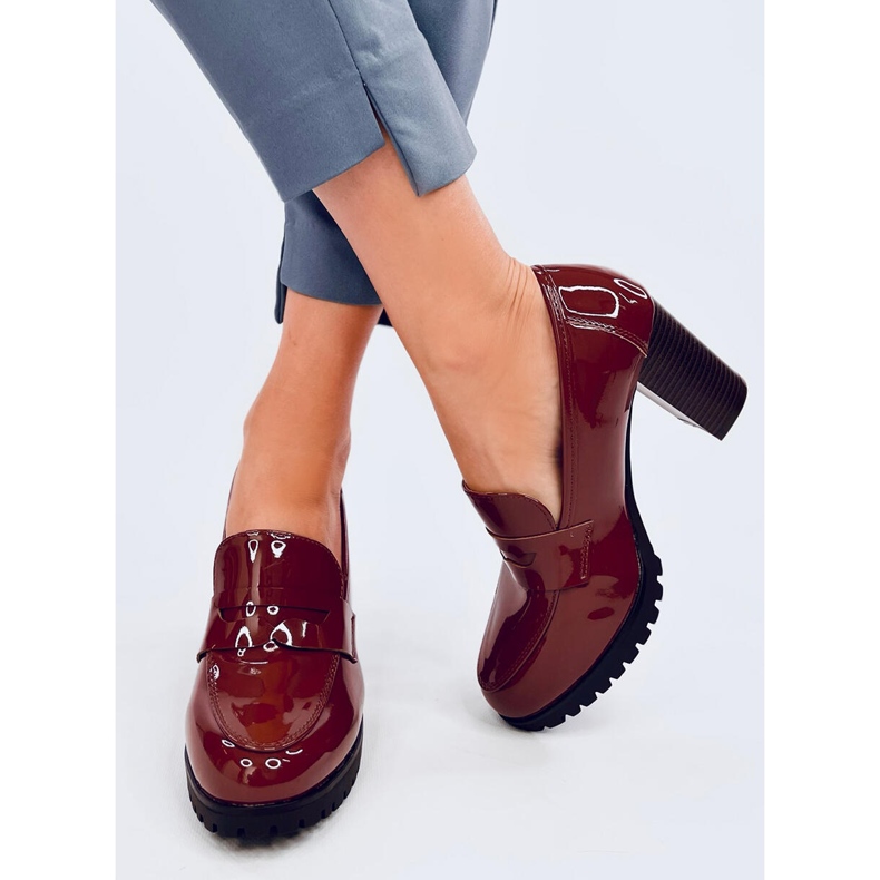 Mokasyny lakierowane na obcasie Jeffis Brown brązowe 1