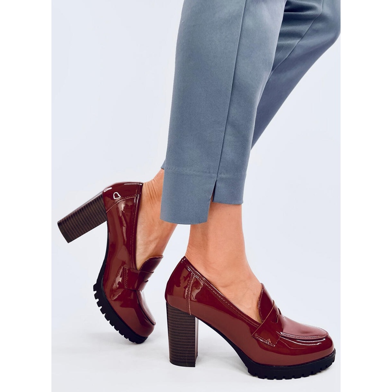 Mokasyny lakierowane na obcasie Jeffis Brown brązowe 2