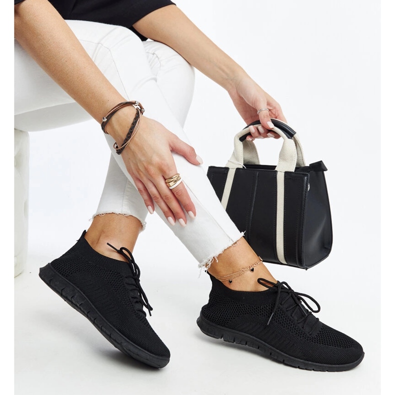 Czarne materiałowe sneakersy Zahira 1