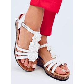 Sandałki na koturnie z kwiatami Fisken White białe 2